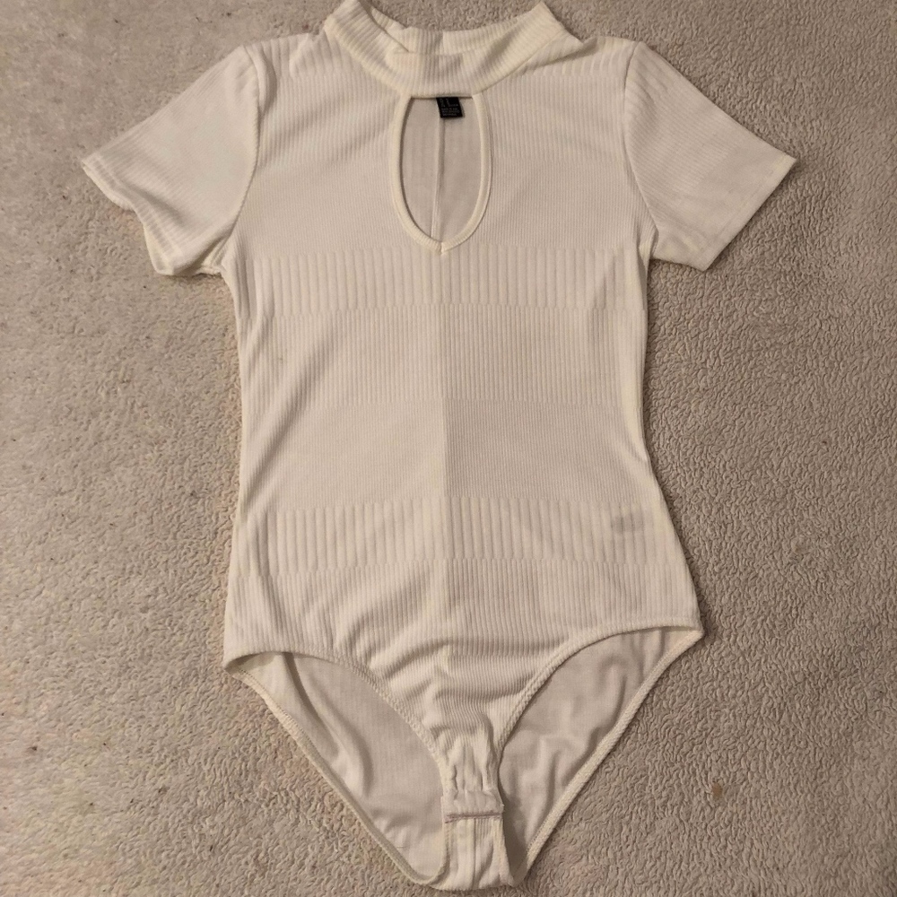 Keyhole cutout bodysuit